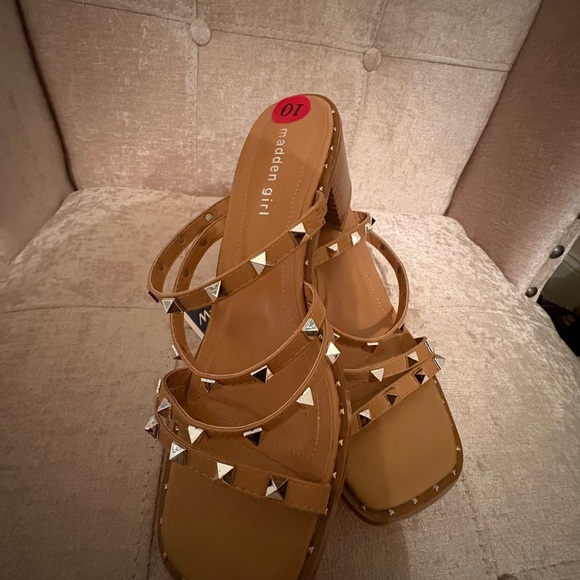 NWOB Ladies Studded Sandals - Picture 3 of 4